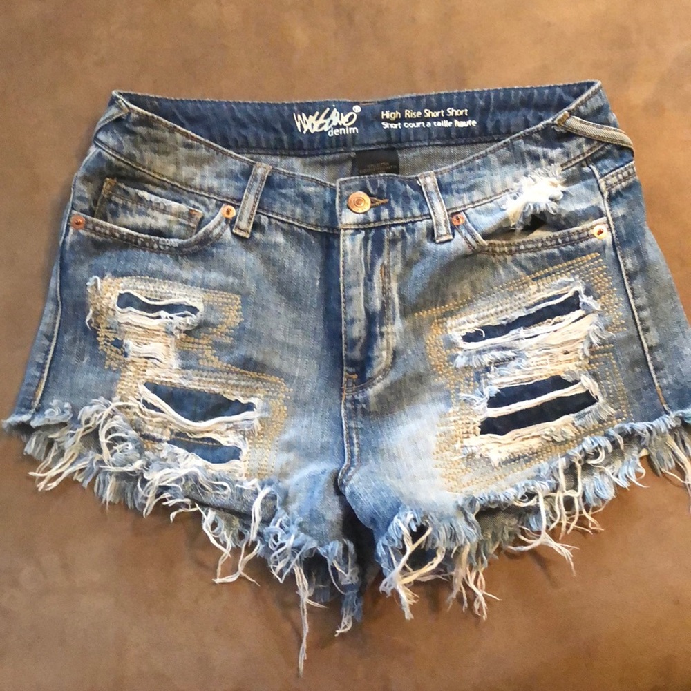 🌺High rise distressed shorts